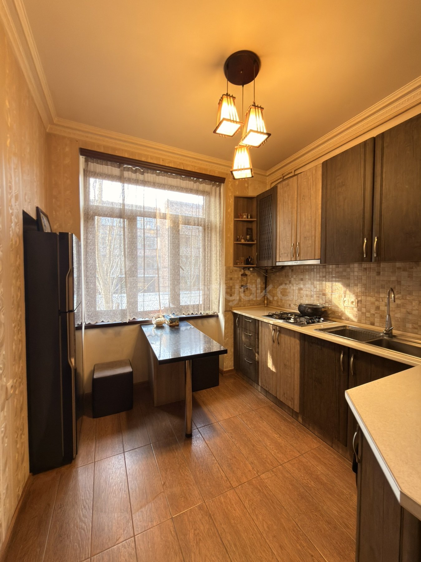 3 Սենյականոց Բնակարան Քարե Շենքում, 60քմ, 2/5 հարկ, Կապիտալ Վերանորոգված