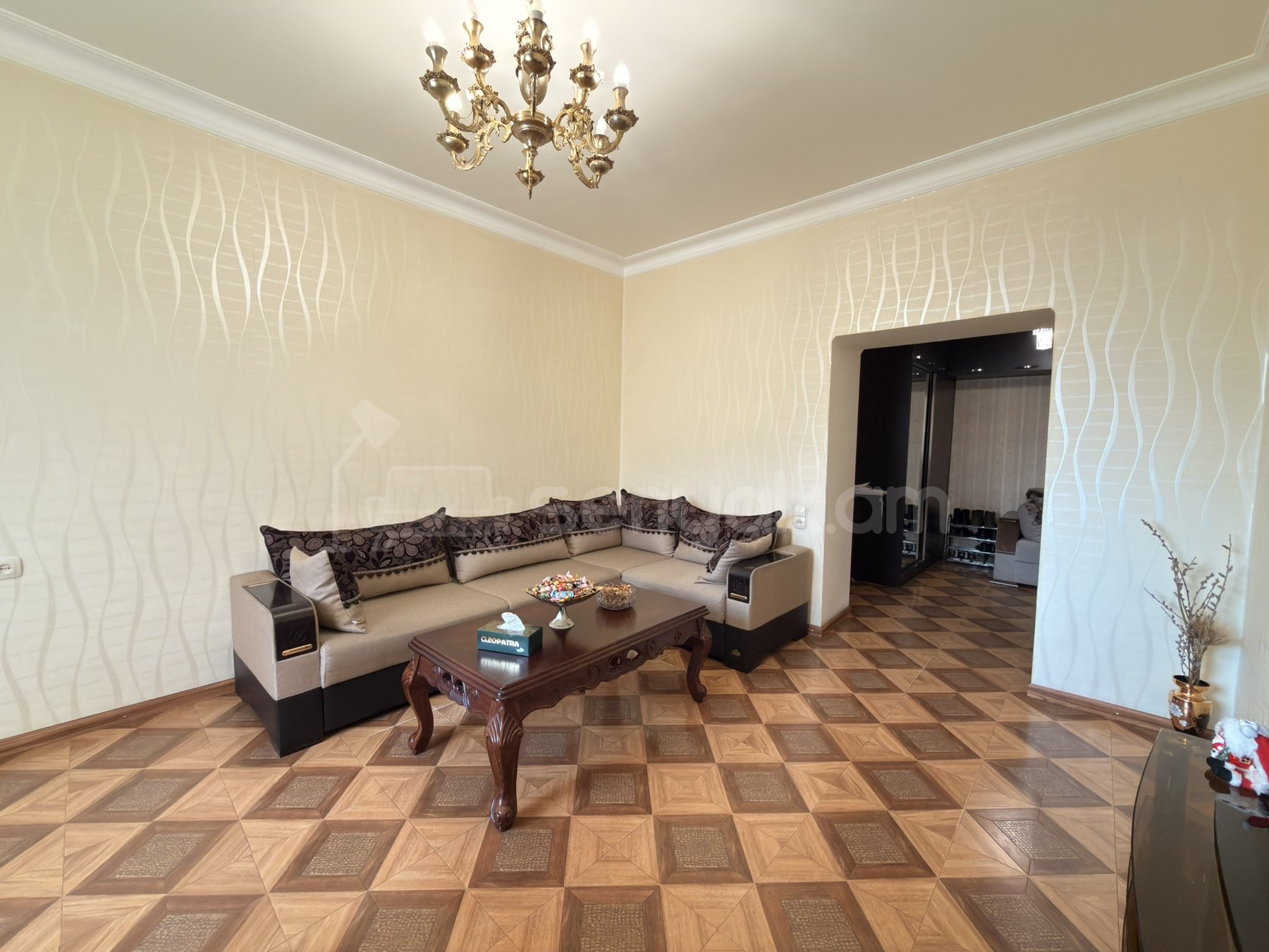 3 Սենյականոց Բնակարան Քարե Շենքում, 60քմ, 2/5 հարկ, Կապիտալ Վերանորոգված