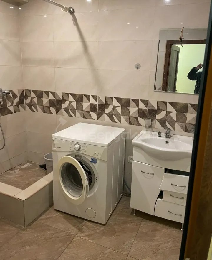 2 Սենյականոց Բնակարան Քարե Շենքում, 56քմ, 3/5 հարկ, Կապիտալ Վերանորոգված, Կահավորված, Արևկող