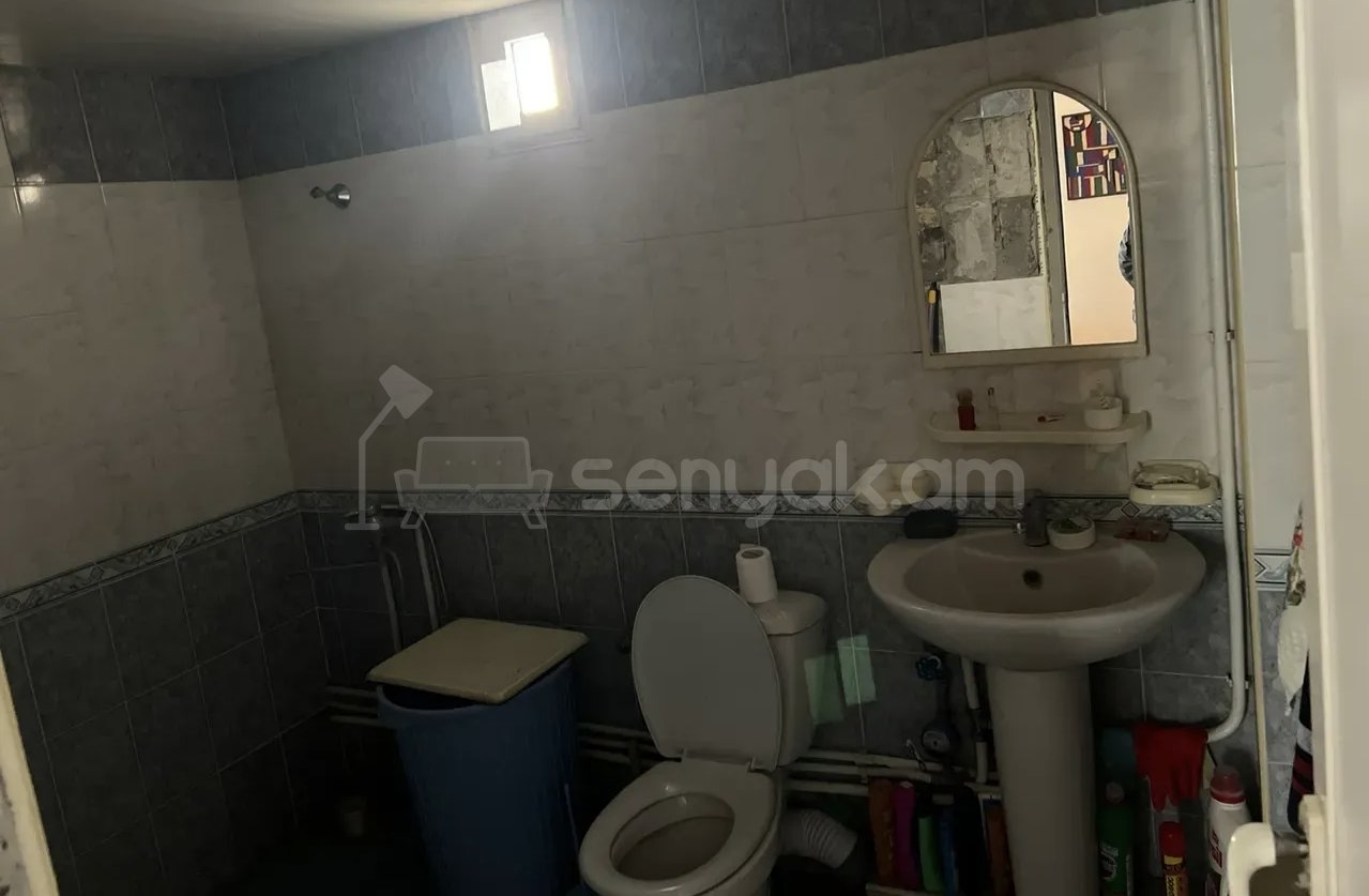 2 Սենյականոց Բնակարան Քարե Շենքում, 52քմ, 3/5 հարկ, Նորմալ Վիճակում, Կահավորված, Արևկող