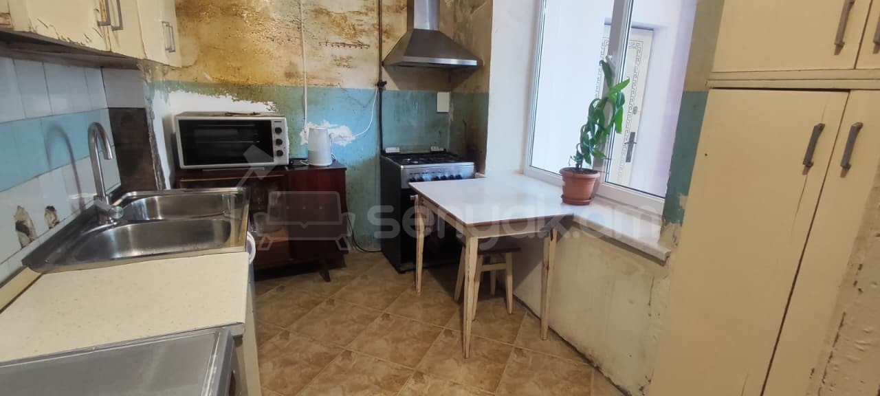 3 Սենյականոց Բնակարան Քարե Շենքում, 66քմ, 1/5 հարկ, Պետական Վիճակում