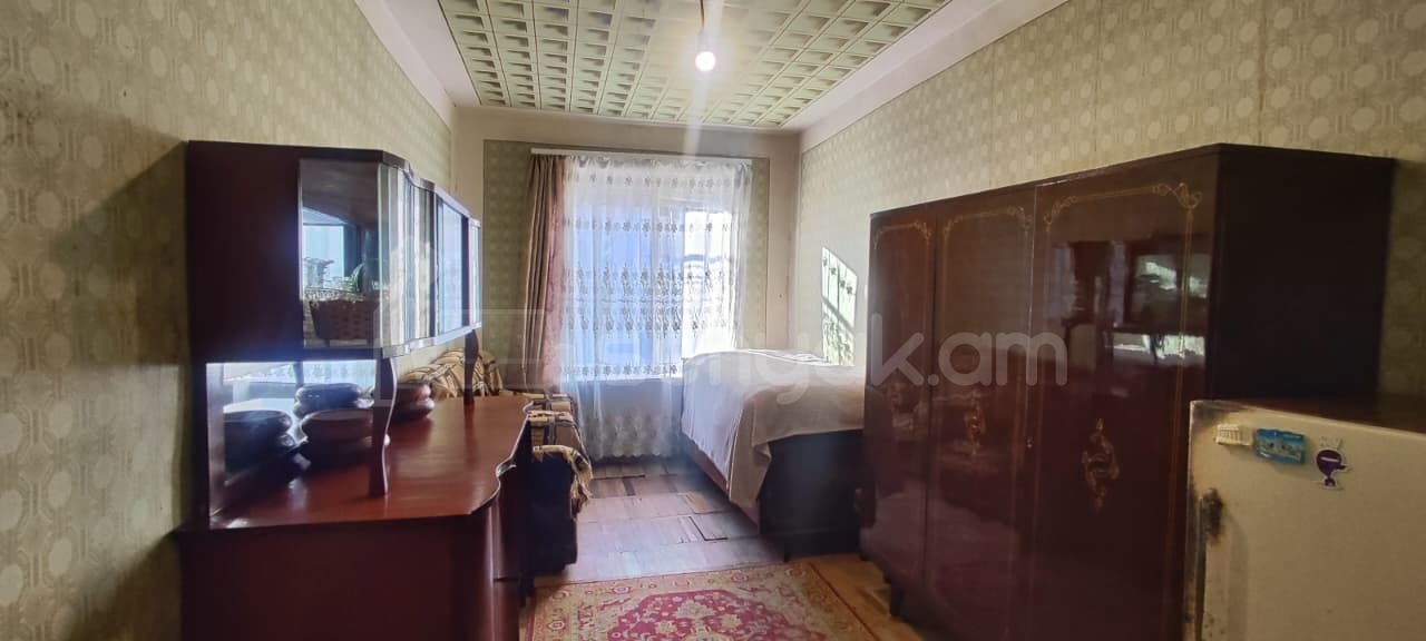 3 Սենյականոց Բնակարան Քարե Շենքում, 66քմ, 1/5 հարկ, Պետական Վիճակում