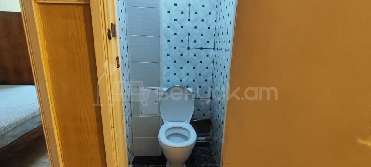 3 Սենյականոց Բնակարան Քարե Շենքում, 66քմ, 1/5 հարկ, Պետական Վիճակում