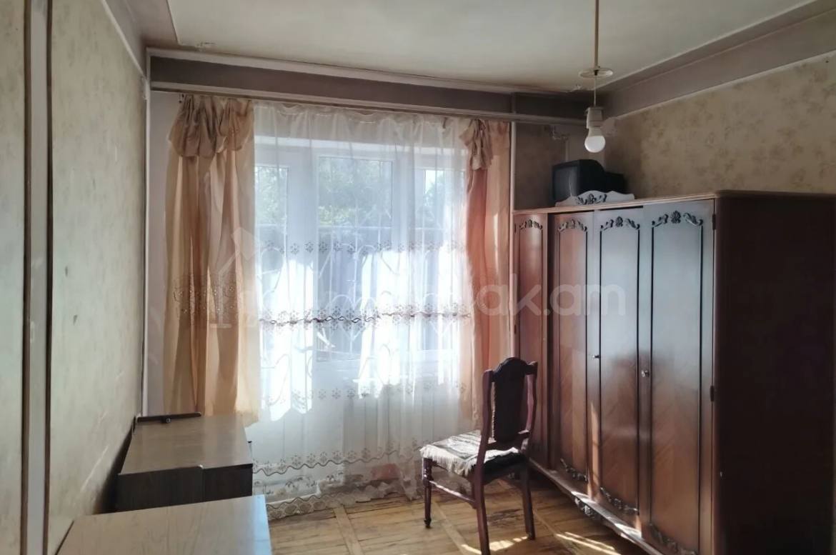 3 Սենյականոց Բնակարան, 80քմ, 1/9 հարկ, Պետական Վիճակում, Կահավորված