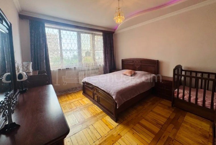 3 Սենյականոց Բնակարան Քարե Շենքում, 71քմ, 3/5 հարկ, Կոսմետիկ Վերանորոգված, Կահավորված, Արևկող