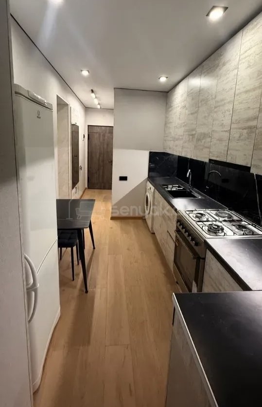 2 Սենյականոց Բնակարան Քարե Շենքում, 67քմ, 3/5 հարկ, Կապիտալ Վերանորոգված, Կահավորված