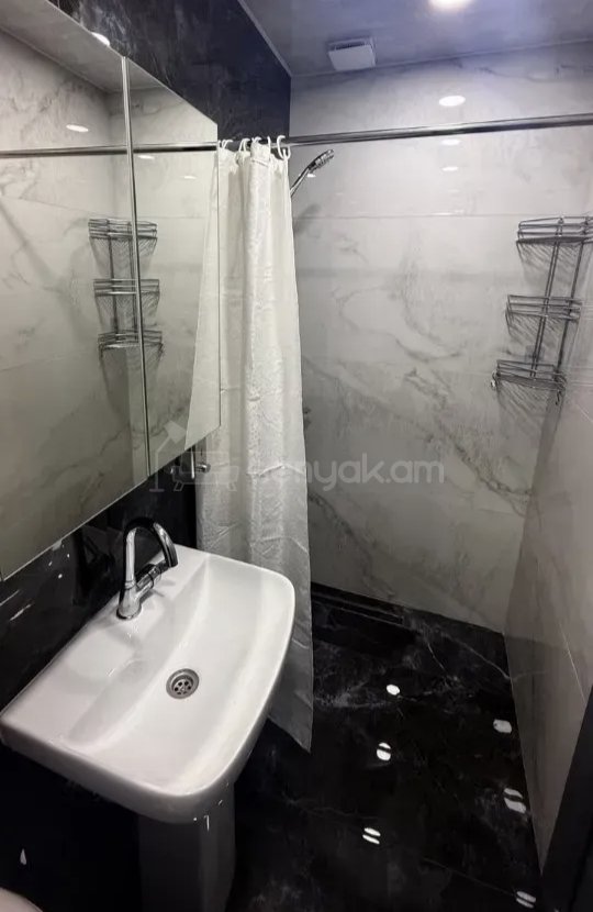 2 Սենյականոց Բնակարան Քարե Շենքում, 67քմ, 3/5 հարկ, Կապիտալ Վերանորոգված, Կահավորված