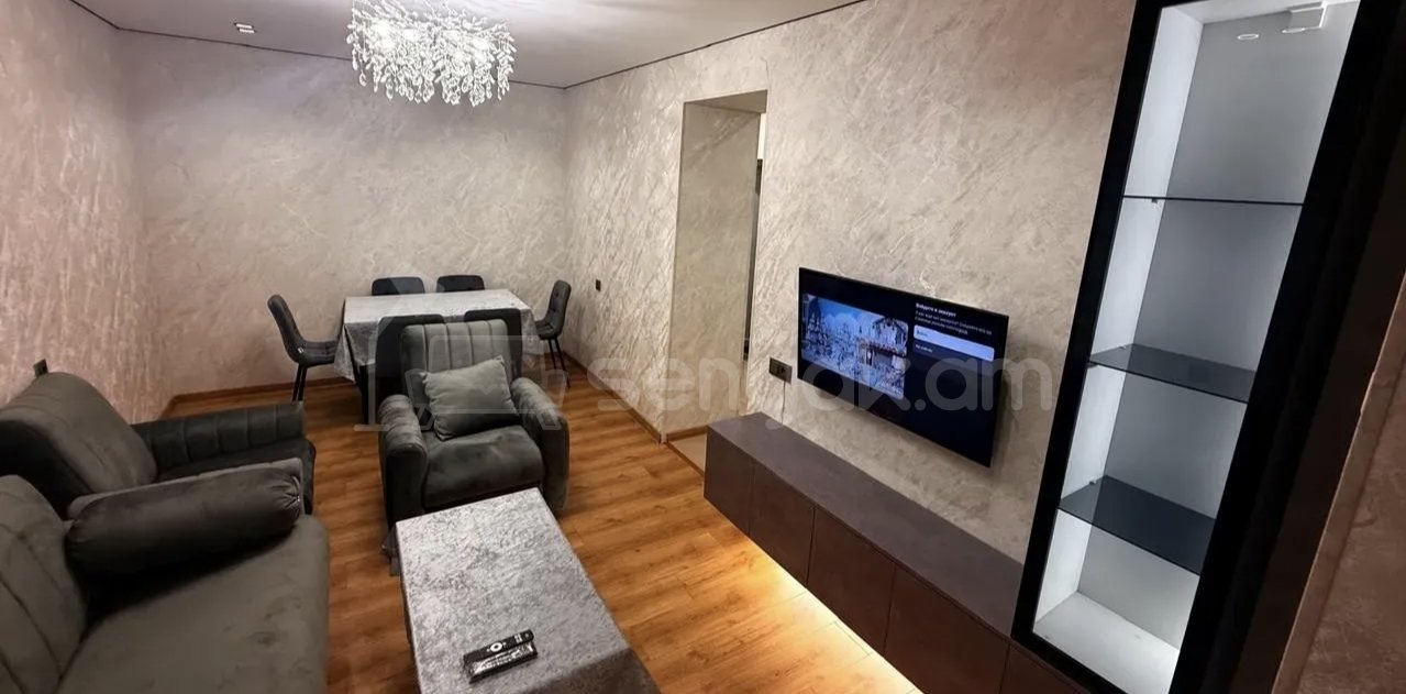 2 Սենյականոց Բնակարան Քարե Շենքում, 67քմ, 3/5 հարկ, Կապիտալ Վերանորոգված, Կահավորված