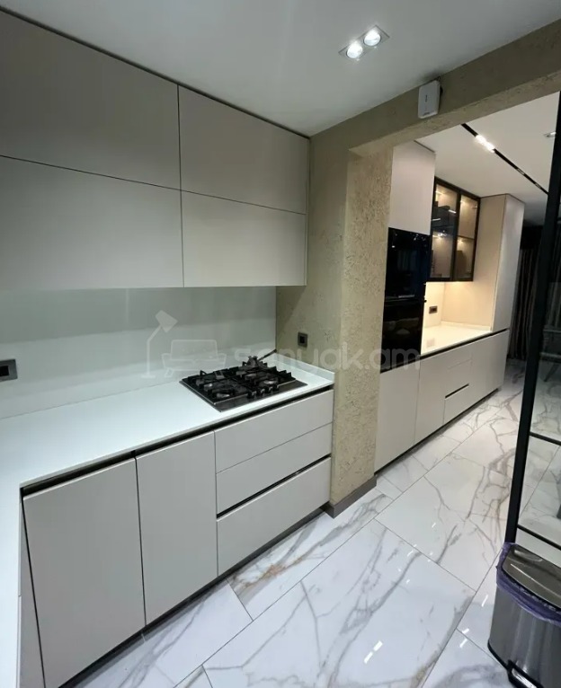 3 Սենյականոց Բնակարան, 102քմ, 5/9 հարկ, Դիզայներական Վերանորոգված, Կահավորված, Արևկող