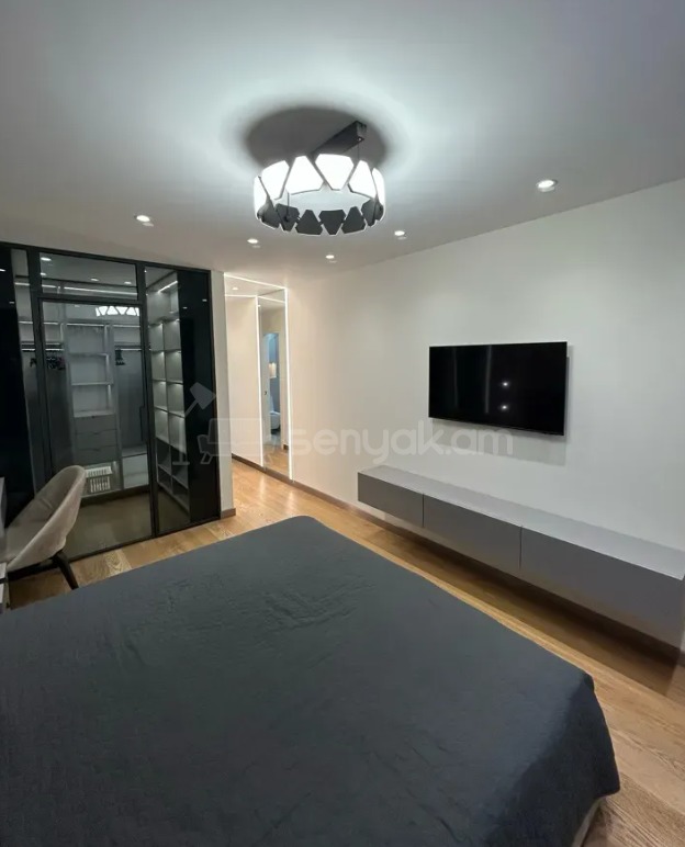 3 Սենյականոց Բնակարան, 102քմ, 5/9 հարկ, Դիզայներական Վերանորոգված, Կահավորված, Արևկող