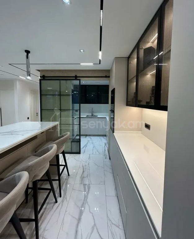 3 Սենյականոց Բնակարան, 102քմ, 5/9 հարկ, Դիզայներական Վերանորոգված, Կահավորված, Արևկող