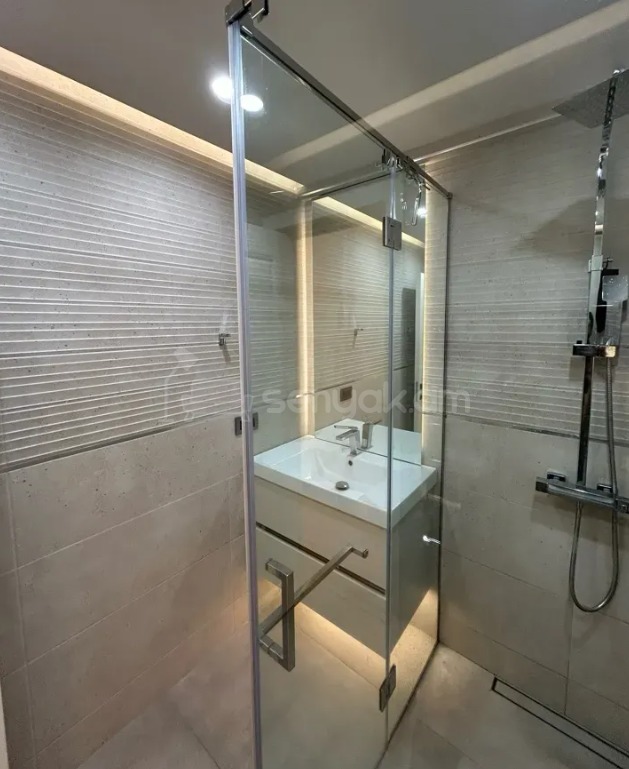 3 Սենյականոց Բնակարան, 102քմ, 5/9 հարկ, Դիզայներական Վերանորոգված, Կահավորված, Արևկող