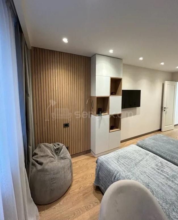 3 Սենյականոց Բնակարան, 102քմ, 5/9 հարկ, Դիզայներական Վերանորոգված, Կահավորված, Արևկող