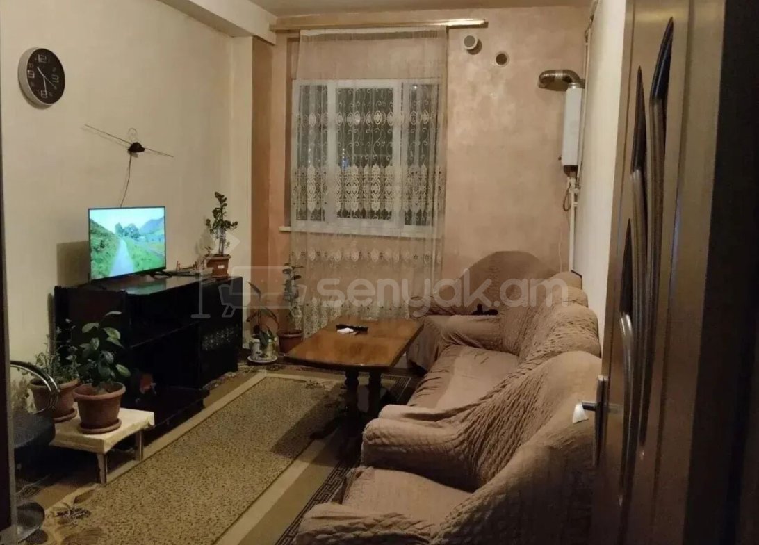 2 Սենյականոց Բնակարան Քարե Շենքում, 40քմ, 5/5 հարկ, Նորմալ Վիճակում