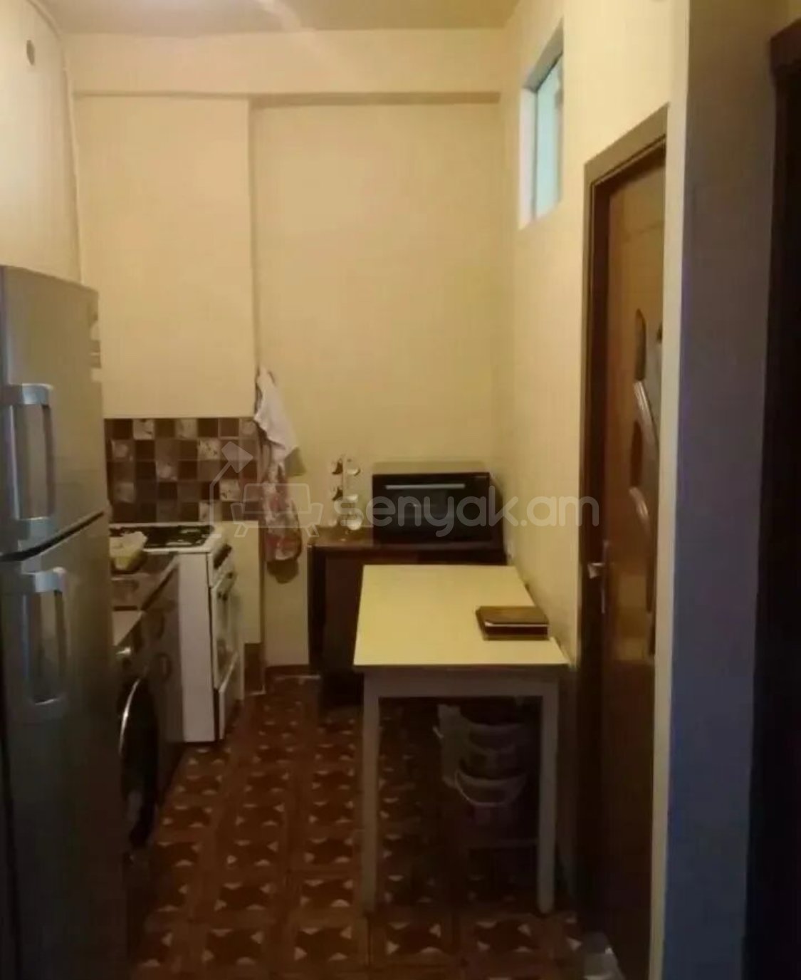 2 Սենյականոց Բնակարան Քարե Շենքում, 40քմ, 5/5 հարկ, Նորմալ Վիճակում