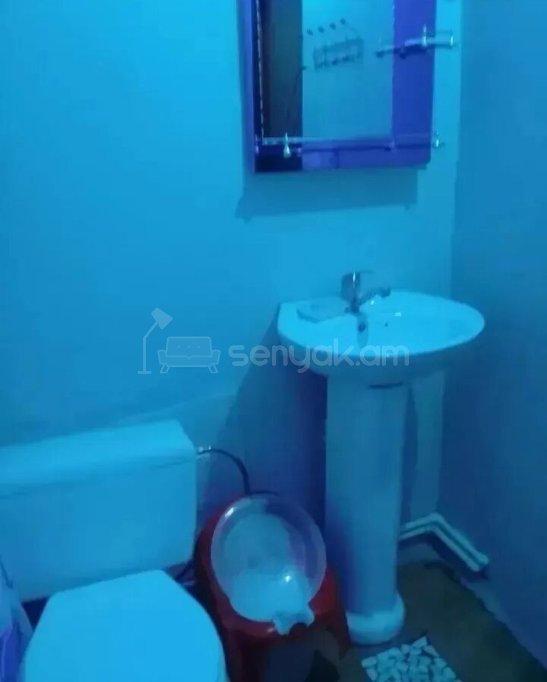 2 Սենյականոց Բնակարան Քարե Շենքում, 40քմ, 5/5 հարկ, Նորմալ Վիճակում