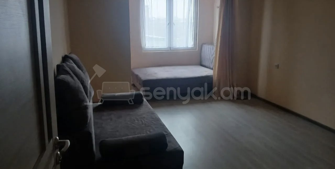 2 Սենյականոց Բնակարան Քարե Շենքում, 50քմ, 4/7 հարկ, Նորմալ Վիճակում, Կահավորված