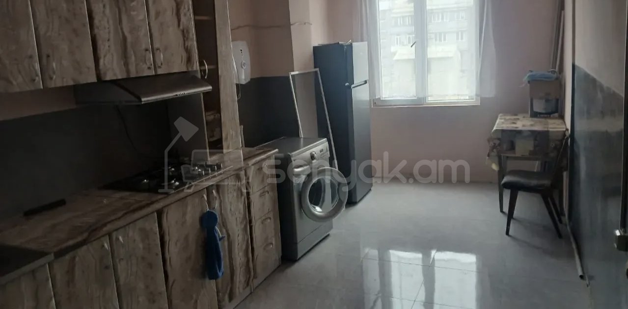 2 Սենյականոց Բնակարան Քարե Շենքում, 50քմ, 4/7 հարկ, Նորմալ Վիճակում, Կահավորված