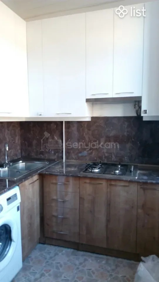 1 Սենյականոց Բնակարան Քարե Շենքում, 42քմ, 3/5 հարկ, Նորմալ Վիճակում, Կահավորված