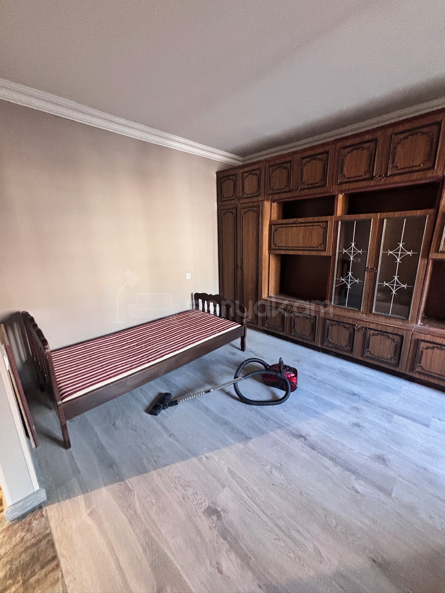 1 Սենյականոց Բնակարան Քարե Շենքում, 38քմ, 3/4 հարկ, Կապիտալ Վերանորոգված, Կահավորված