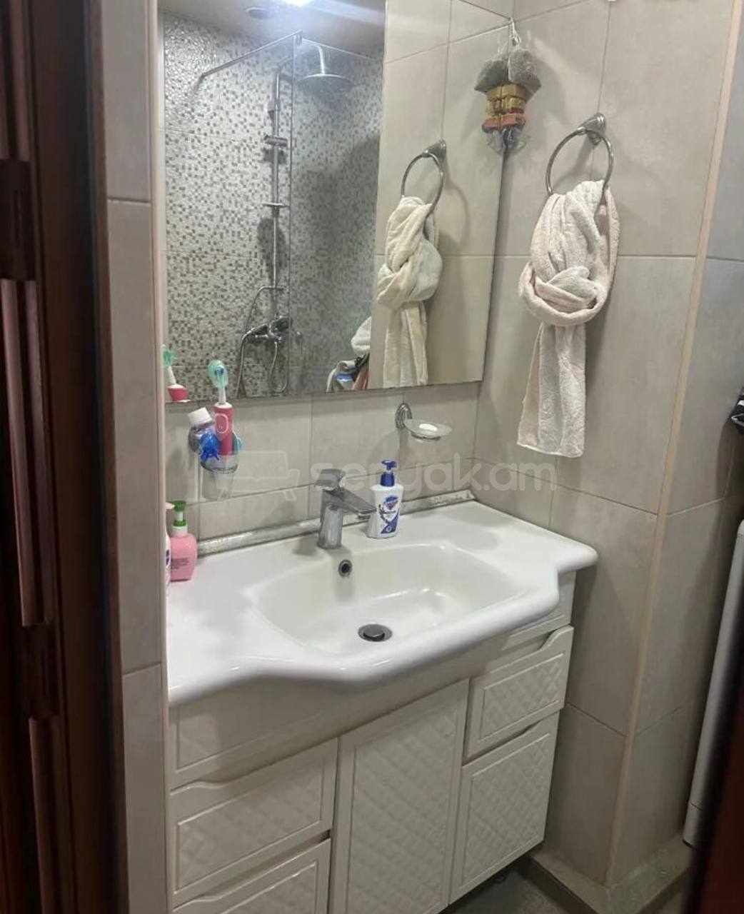 3 Սենյականոց Բնակարան Քարե Շենքում, 45քմ, 4/5 հարկ, Կապիտալ Վերանորոգված, Կահավորված, Արևկող