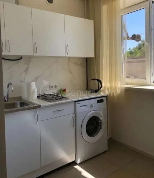 1 Սենյականոց Բնակարան Քարե Շենքում, 30քմ, 2/4 հարկ, Կապիտալ Վերանորոգված, Կահավորված