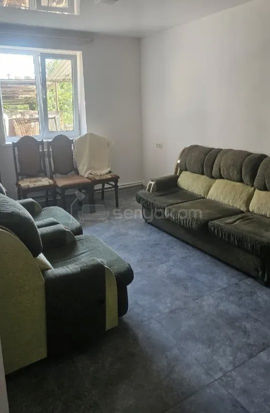 2 Սենյականոց Բնակարան Քարե Շենքում, 35քմ, 1/1 հարկ, Նորմալ Վիճակում, Կահավորված
