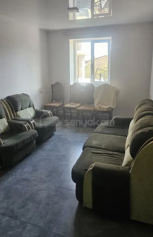 2 Սենյականոց Բնակարան Քարե Շենքում, 35քմ, 1/1 հարկ, Նորմալ Վիճակում, Կահավորված