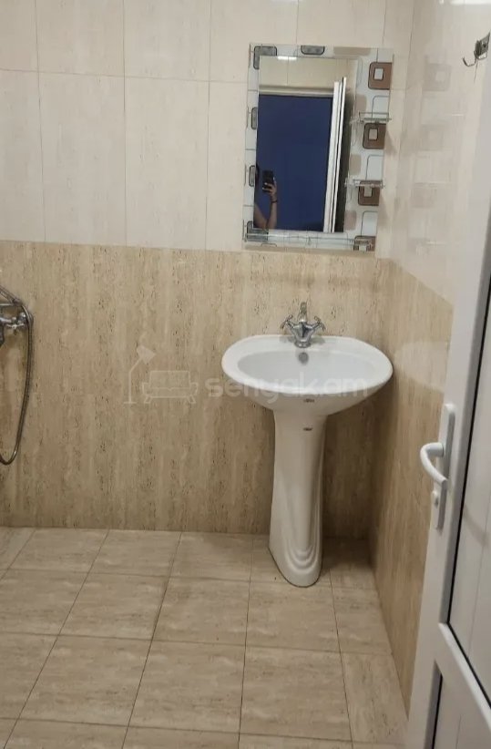 2 Սենյականոց Բնակարան Քարե Շենքում, 35քմ, 1/1 հարկ, Նորմալ Վիճակում, Կահավորված