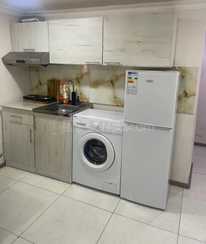 2 Սենյականոց Բնակարան Քարե Շենքում, 40քմ, 1/1 հարկ, Նորմալ Վիճակում, Կահավորված