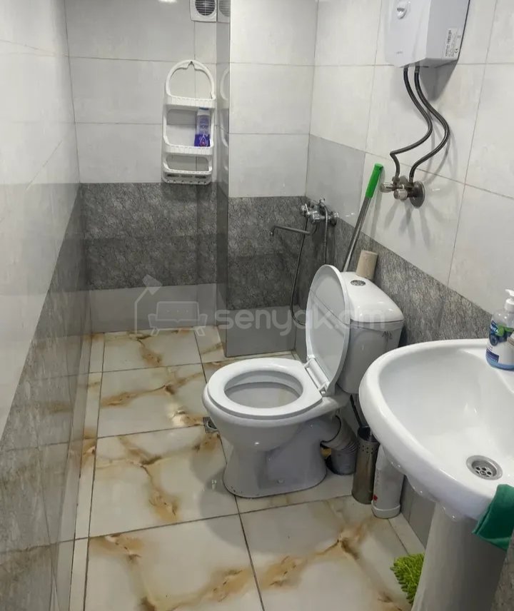 2 Սենյականոց Բնակարան Քարե Շենքում, 40քմ, 1/1 հարկ, Նորմալ Վիճակում, Կահավորված