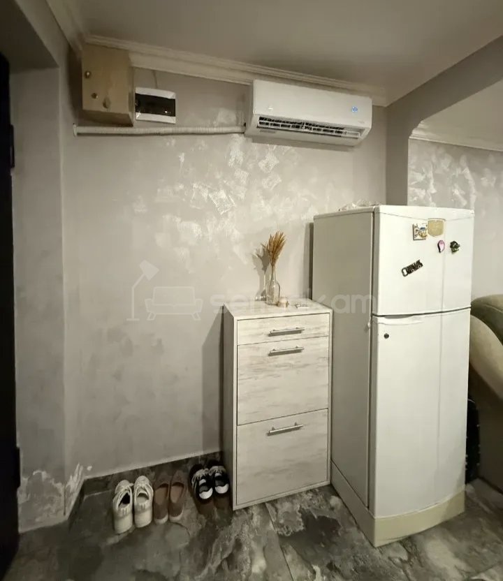 1 Սենյականոց Բնակարան Քարե Շենքում, 40քմ, 1/1 հարկ, Կապիտալ Վերանորոգված, Կահավորված