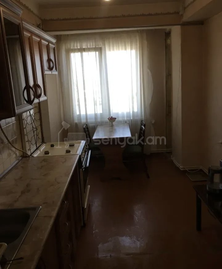 2 Սենյականոց Բնակարան Քարե Շենքում, 45քմ, 3/5 հարկ, Նորմալ Վիճակում, Կահավորված, Արևկող