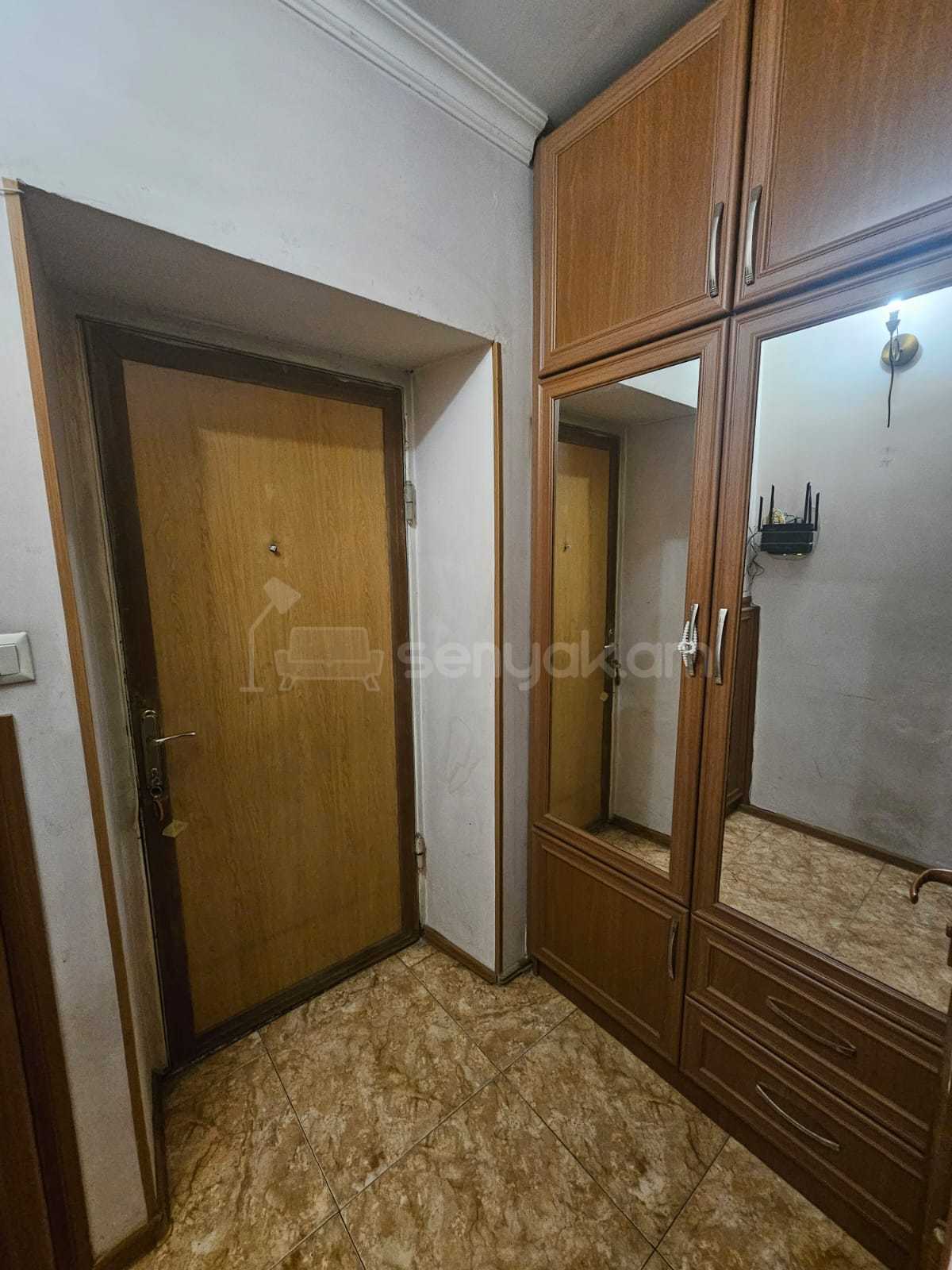 1 Սենյականոց Բնակարան Քարե Շենքում, 40քմ, 1/4 հարկ, Կապիտալ Վերանորոգված, Կահավորված