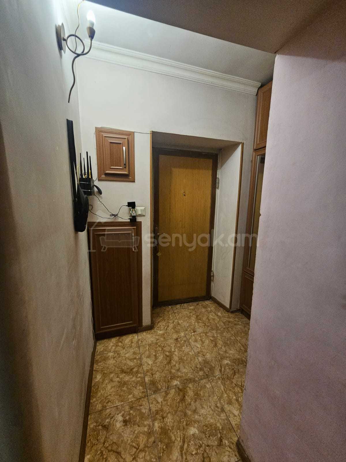 1 Սենյականոց Բնակարան Քարե Շենքում, 40քմ, 1/4 հարկ, Կապիտալ Վերանորոգված, Կահավորված