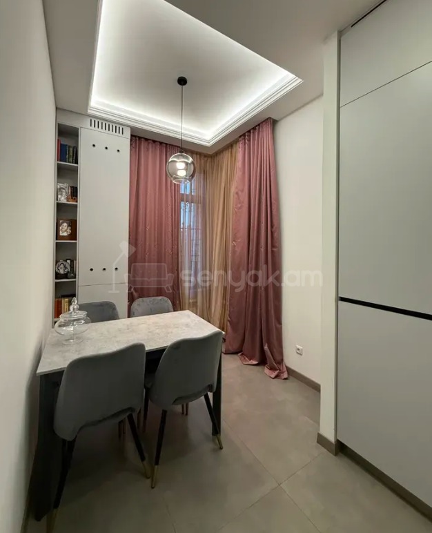 2 Սենյականոց Բնակարան Քարե Շենքում, 47քմ, 3/4 հարկ, Դիզայներական Վերանորոգված