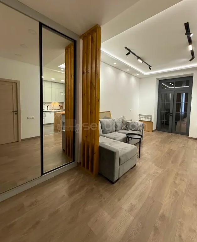 2 Սենյականոց Բնակարան Քարե Շենքում, 47քմ, 3/4 հարկ, Դիզայներական Վերանորոգված