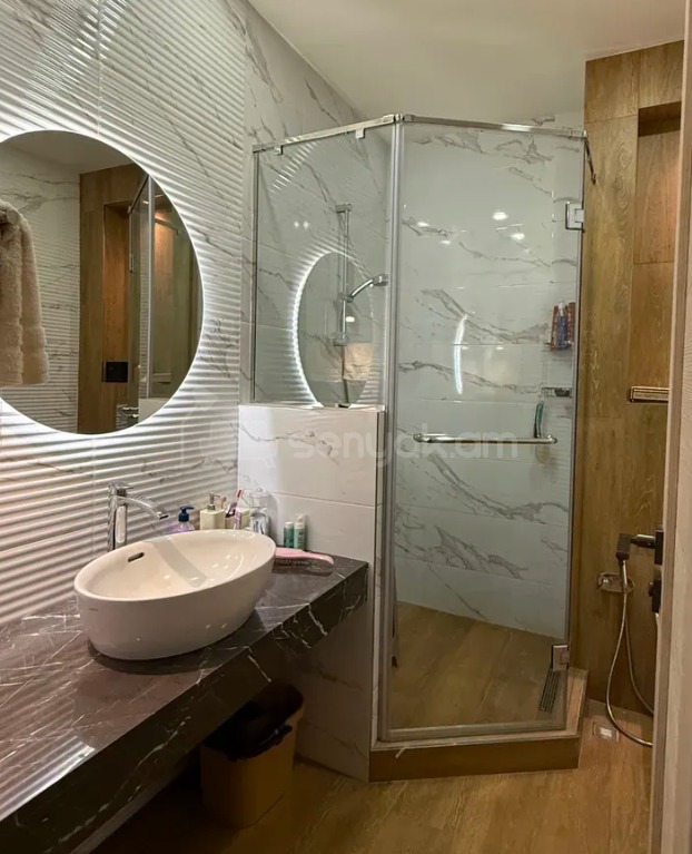 2 Սենյականոց Բնակարան Քարե Շենքում, 47քմ, 3/4 հարկ, Դիզայներական Վերանորոգված