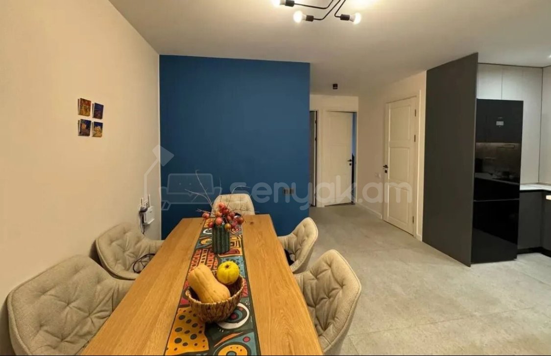 4 Սենյականոց Բնակարան Քարե Շենքում, 105քմ, 5/5 հարկ, Դիզայներական Վերանորոգված