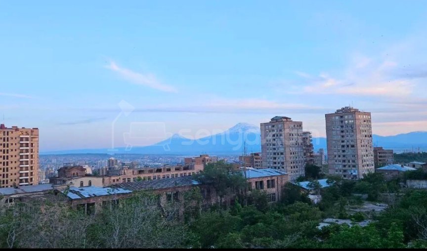 4 Սենյականոց Բնակարան Քարե Շենքում, 105քմ, 5/5 հարկ, Դիզայներական Վերանորոգված