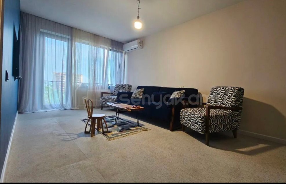 4 Սենյականոց Բնակարան Քարե Շենքում, 105քմ, 5/5 հարկ, Դիզայներական Վերանորոգված