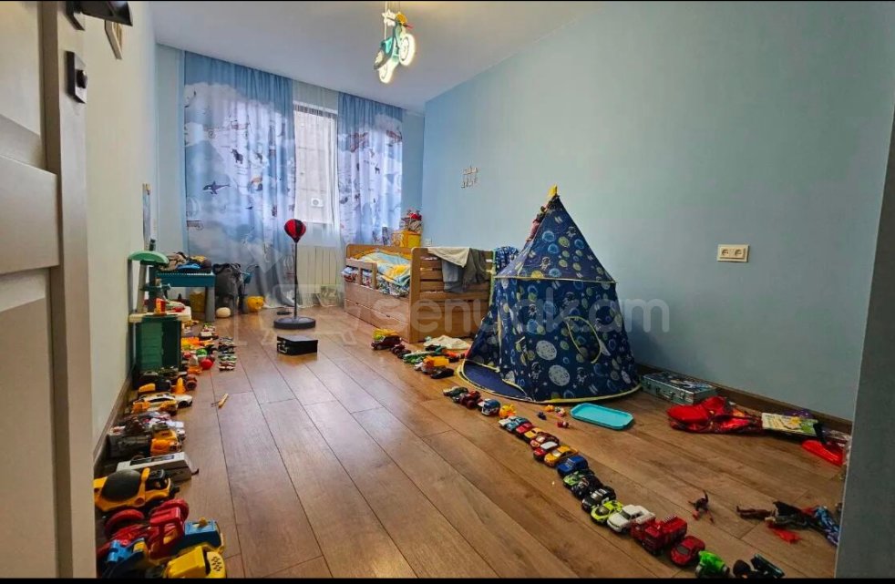 4 Սենյականոց Բնակարան Քարե Շենքում, 105քմ, 5/5 հարկ, Դիզայներական Վերանորոգված