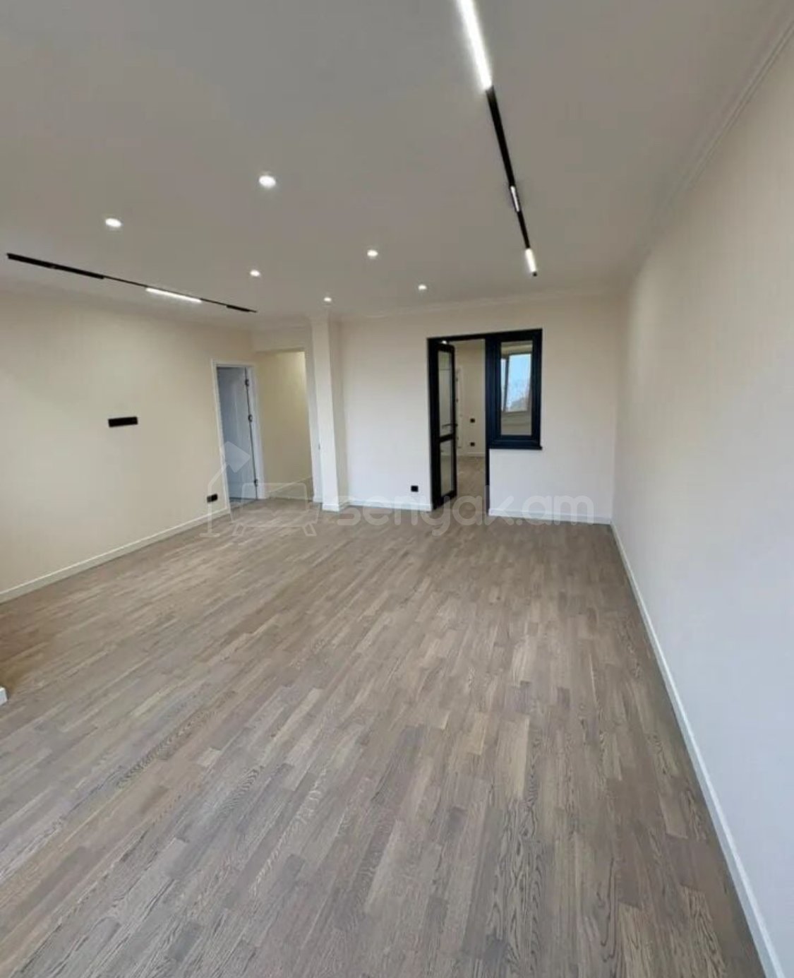 3 Սենյականոց Բնակարան Քարե Շենքում, 107քմ, 2/5 հարկ, Կապիտալ Վերանորոգված