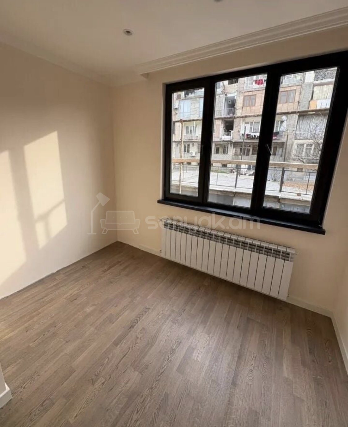 3 Սենյականոց Բնակարան Քարե Շենքում, 107քմ, 2/5 հարկ, Կապիտալ Վերանորոգված