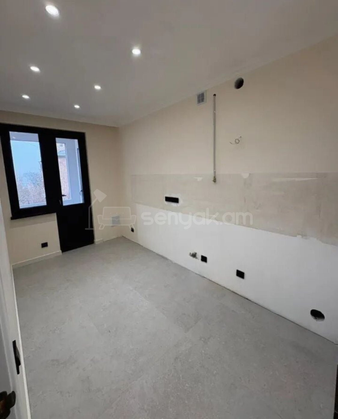 3 Սենյականոց Բնակարան Քարե Շենքում, 107քմ, 2/5 հարկ, Կապիտալ Վերանորոգված