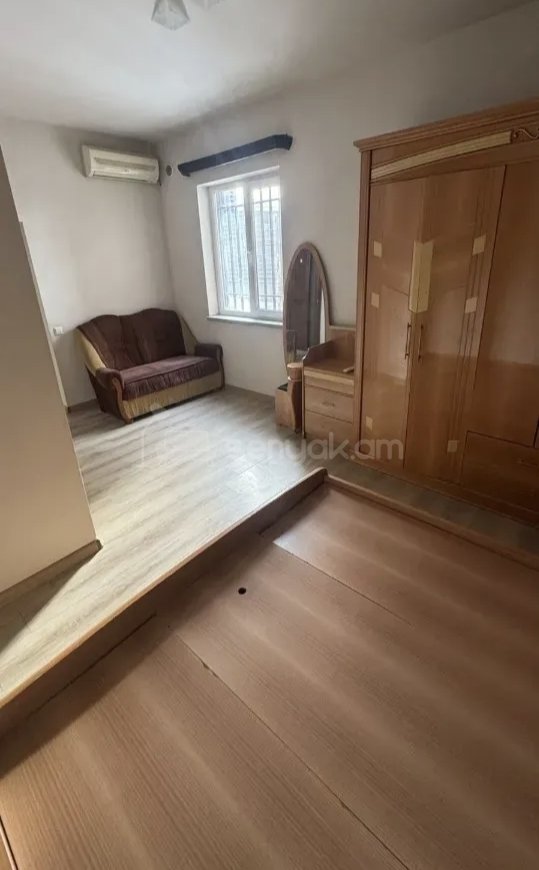 2 Սենյականոց Բնակարան Քարե Շենքում, 42քմ, 1/2 հարկ, Կապիտալ Վերանորոգված, Կահավորված