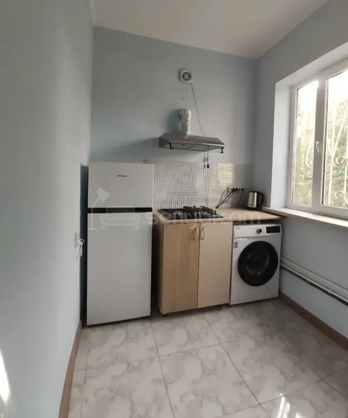 2 Սենյականոց Բնակարան Քարե Շենքում, 56քմ, 2/2 հարկ, Նորմալ Վիճակում, Կահավորված, Արևկող