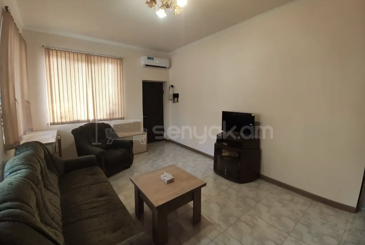 2 Սենյականոց Բնակարան Քարե Շենքում, 56քմ, 2/2 հարկ, Նորմալ Վիճակում, Կահավորված, Արևկող