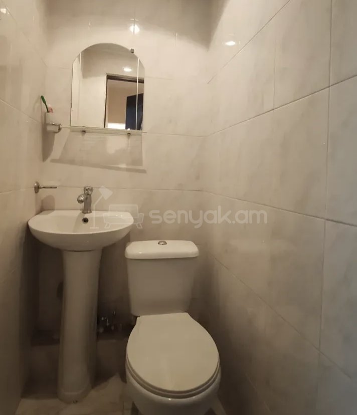 2 Սենյականոց Բնակարան Քարե Շենքում, 56քմ, 2/2 հարկ, Նորմալ Վիճակում, Կահավորված, Արևկող