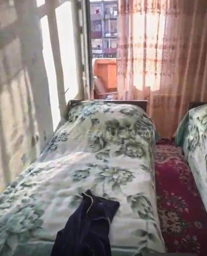 2 Սենյականոց Բնակարան Քարե Շենքում, 72քմ, 4/10 հարկ, Նորմալ Վիճակում, Կահավորված, Արևկող